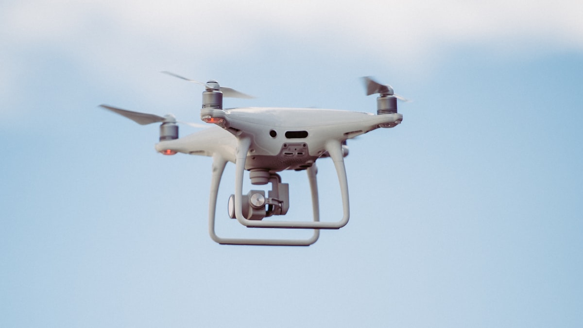 Drones, capteurs et logiciels a double usage civil et militaire sont au coeur de la nouvelle vague de startups francaises.